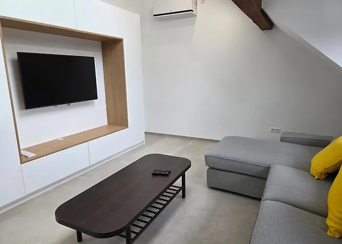 2025 Renovated 1br Loft In Lux-belair *