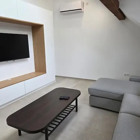 2025 Renovated 1br Loft In Lux-belair *